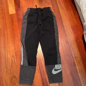 Nike sweatpants joggers kids XL